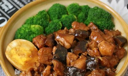 一口软烂美味，卤肉饭的制作秘籍（享受口感盛宴）