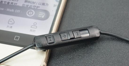 电脑耳机声音听着很闷怎么办？如何调整音质？