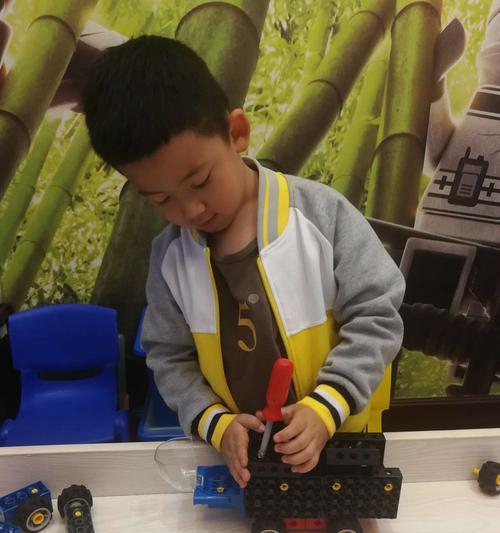 课堂提醒机器人如何用手机拍照？操作步骤是什么？