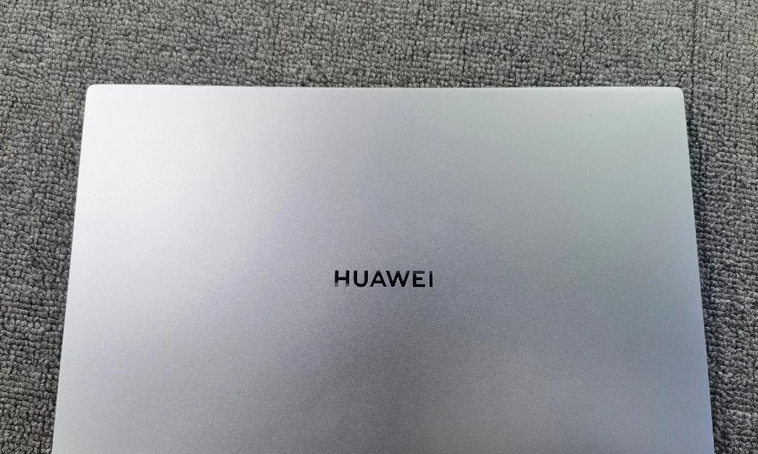 电脑出现刺耳声音和灰屏是何原因？