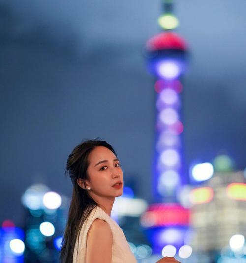 如何确保手机拍照时角度不歪斜？