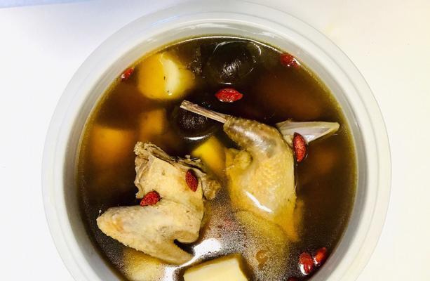 夏天炖鸽子汤好喝的秘诀是什么？